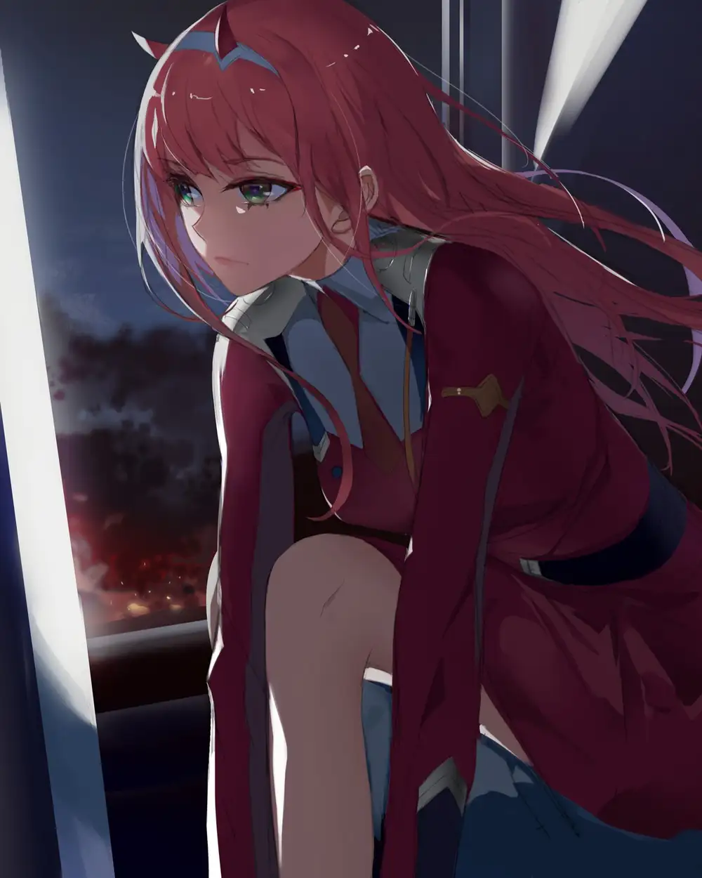 hình ảnh zero two trong bộ đồng phục đỏ 