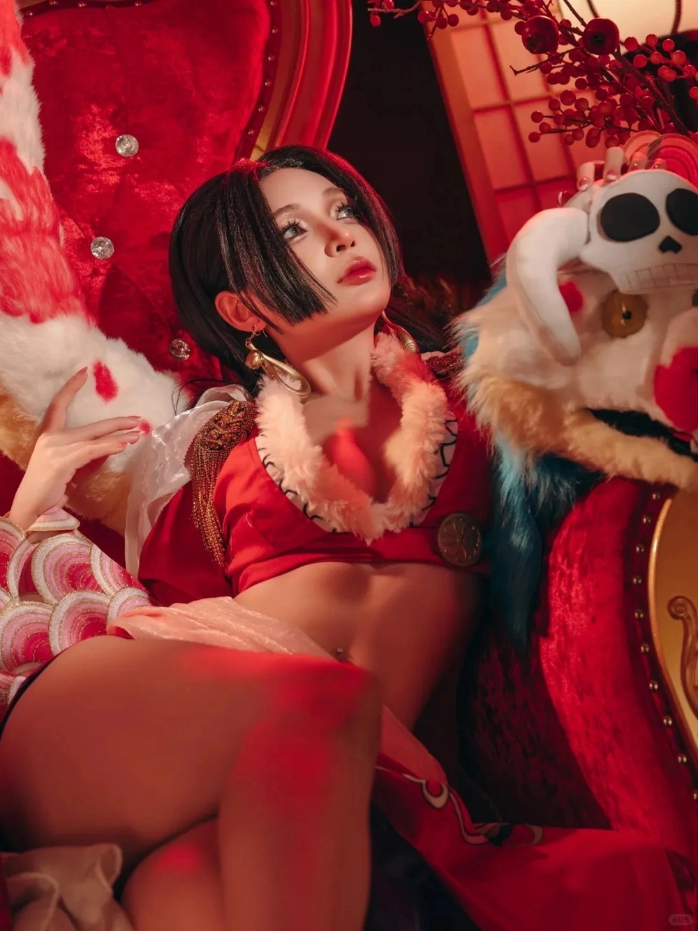 cosplay boa hancock dáng ngồi đẹp