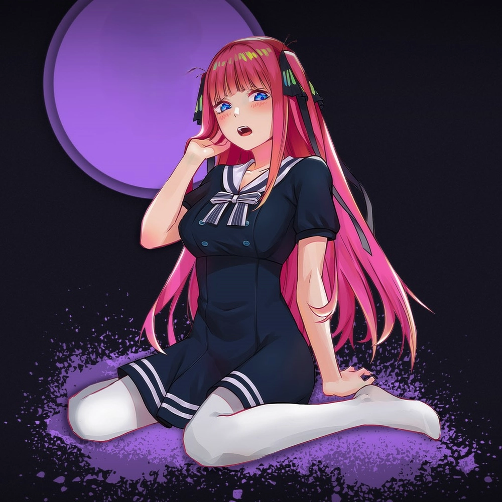 hình nino nakano dáng ngồi đáng yêu 