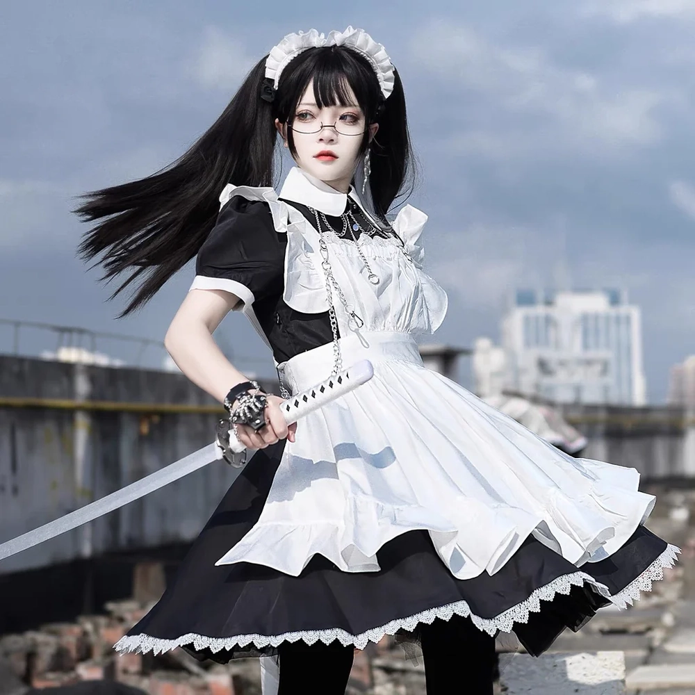 cô hầu gái cosplay gợi cảm