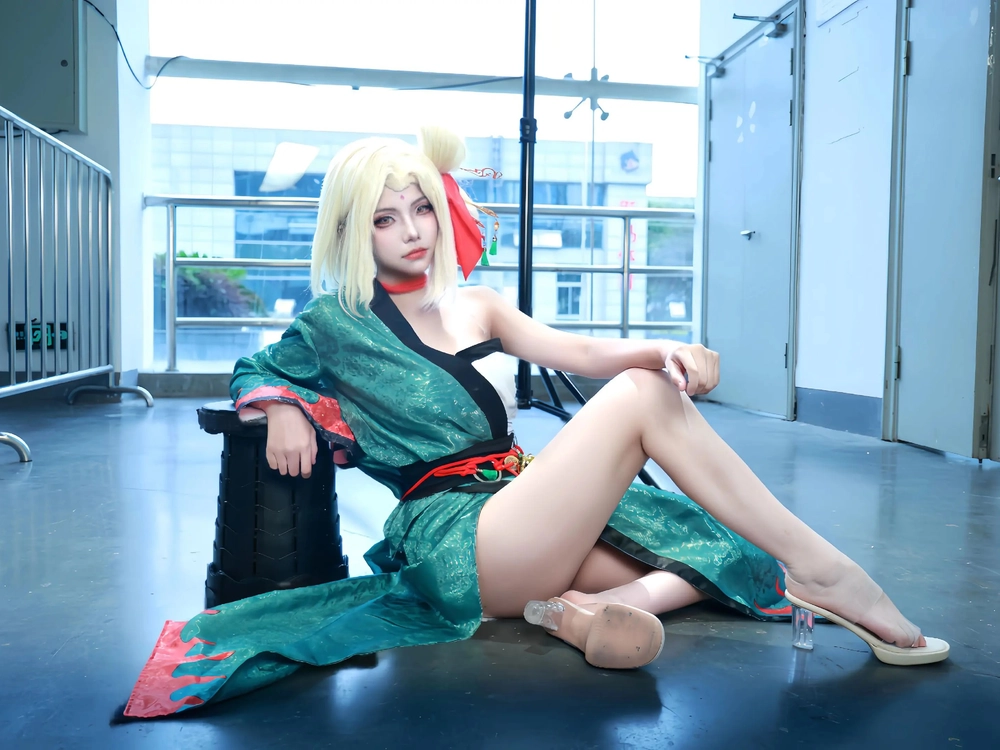 anime cosplay tsunade nữ tính