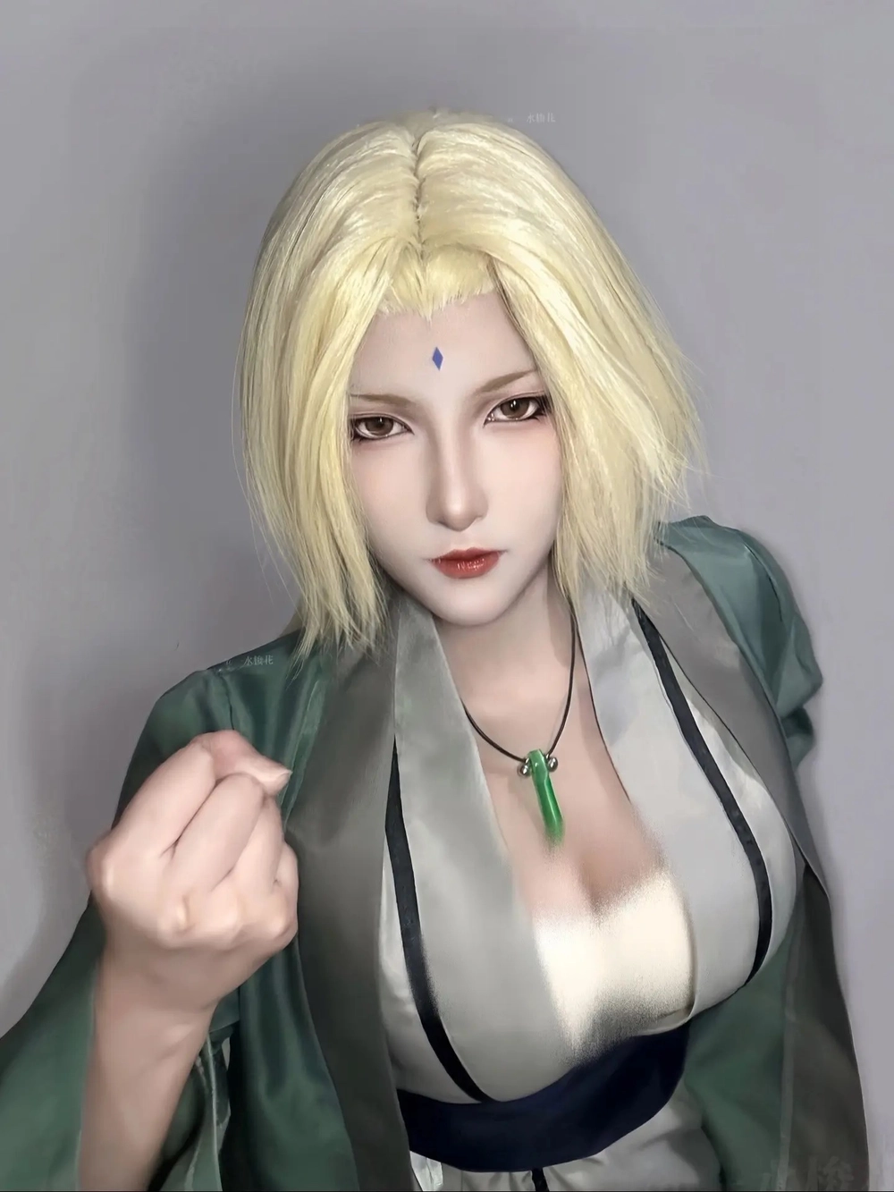 naruto cosplay tsunade mạnh mẽ