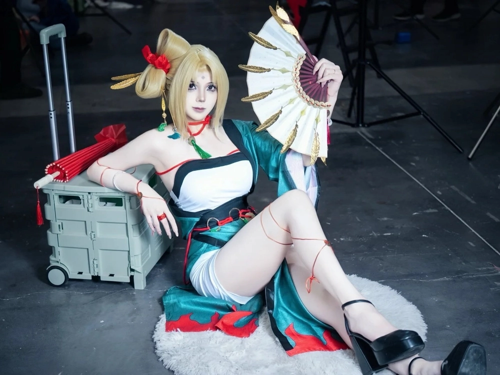 naruto cosplay tsunade nữ cosplay