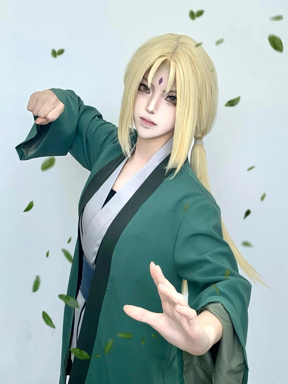 cosplay tsunade dáng pose chuẩn