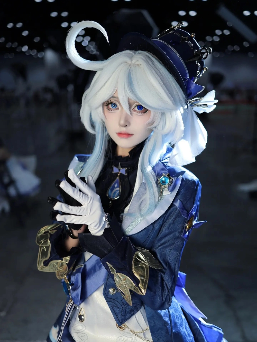 genshin impact furina cosplay nữ cosplayer 