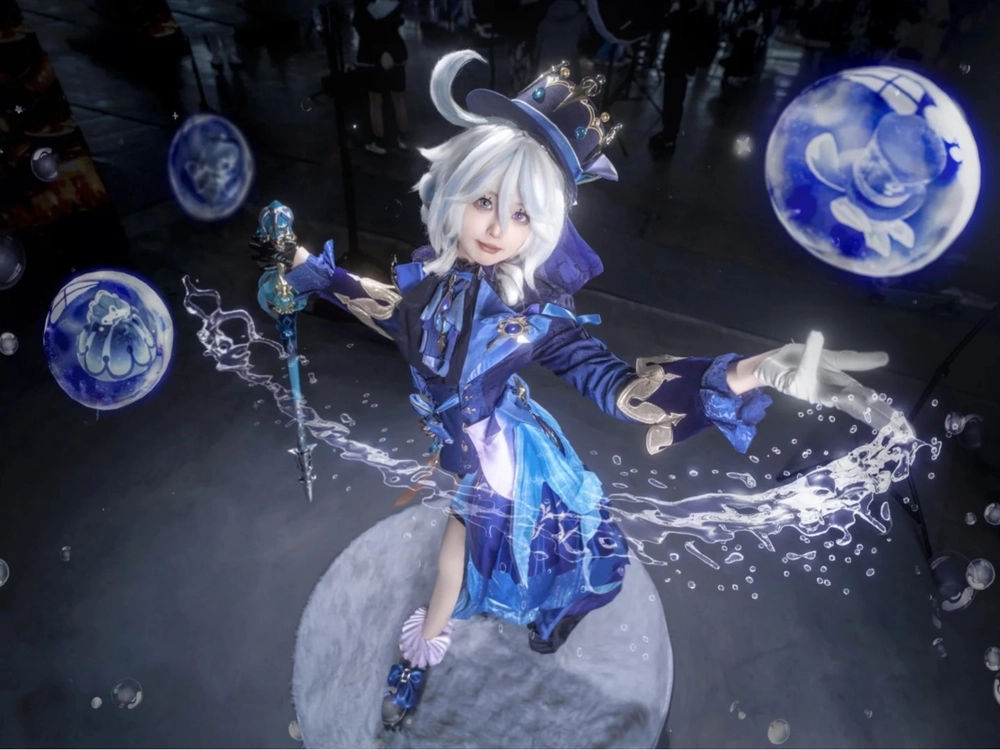 ảnh genshin furina cosplay trang phục bắt mắt 
