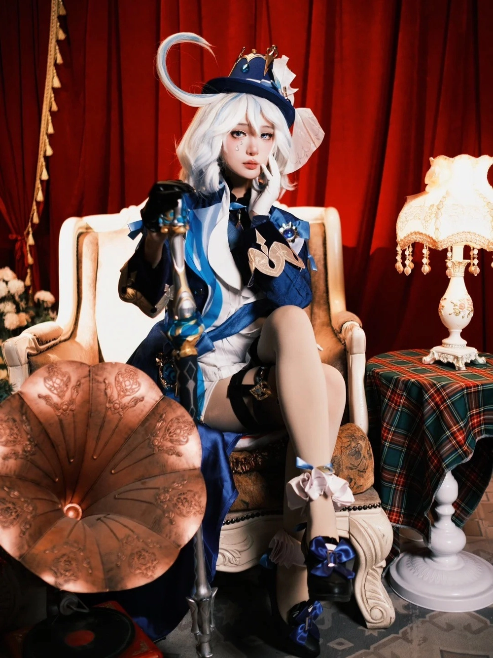 ảnh genshin impact furina cosplay chân thực 