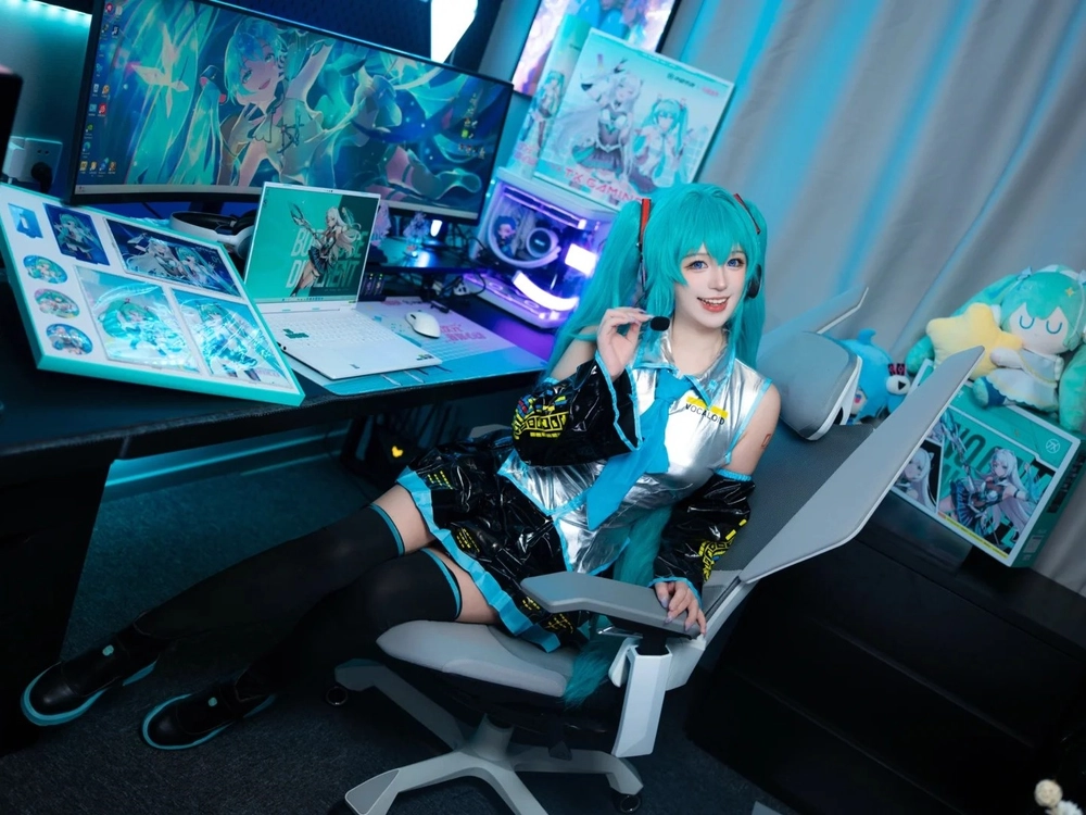 cosplay hatsune miku với tone xanh
