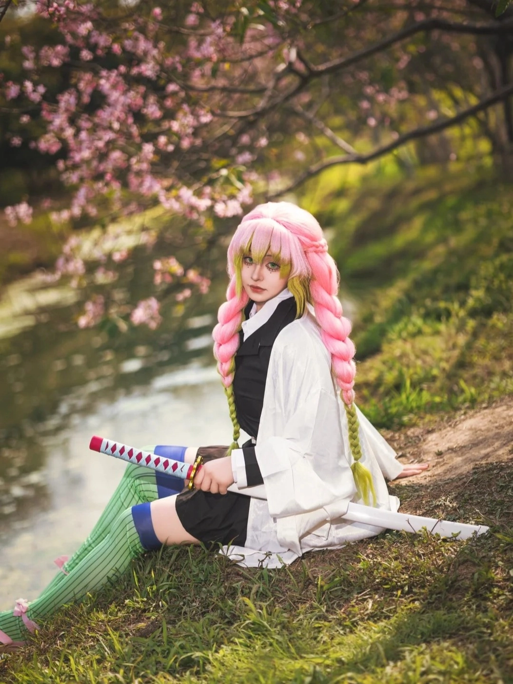 ảnh cosplay nữ chiến binh Mitsuri 