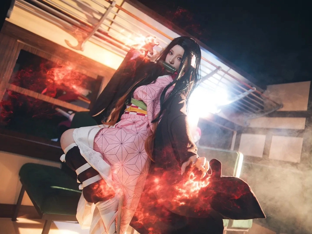 hình cosplay nezuko khi hoá quỷ 