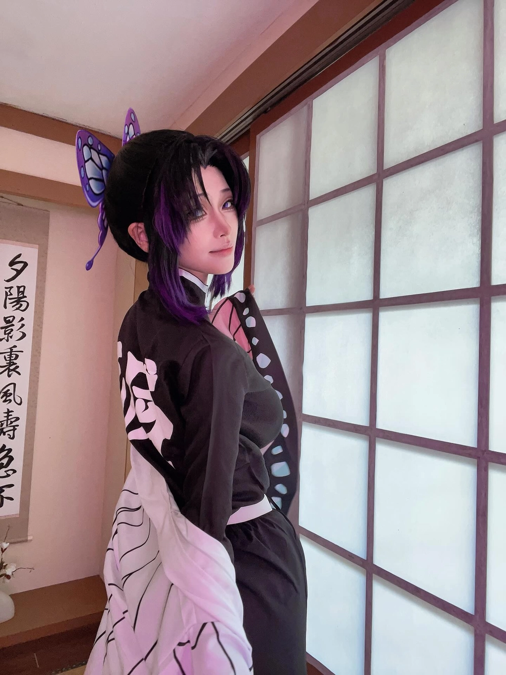 hình cosplay shinobu kocho demon slayer 