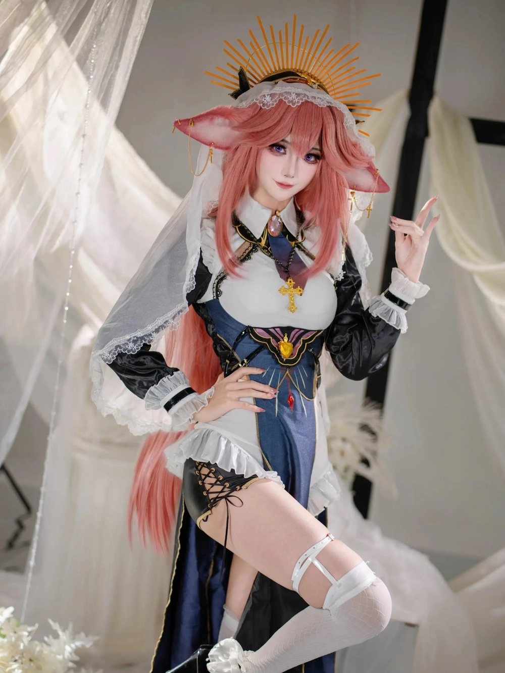 ảnh cosplay Yae Miko anime không thể rời mắt