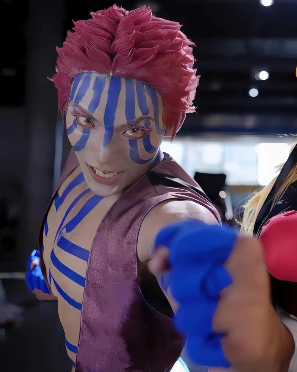 akaza cosplay ánh mắt sắc lạnh