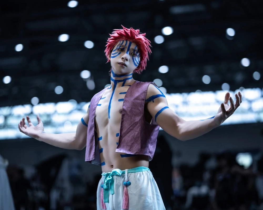 akaza and douma cosplay trong hội chợ anime