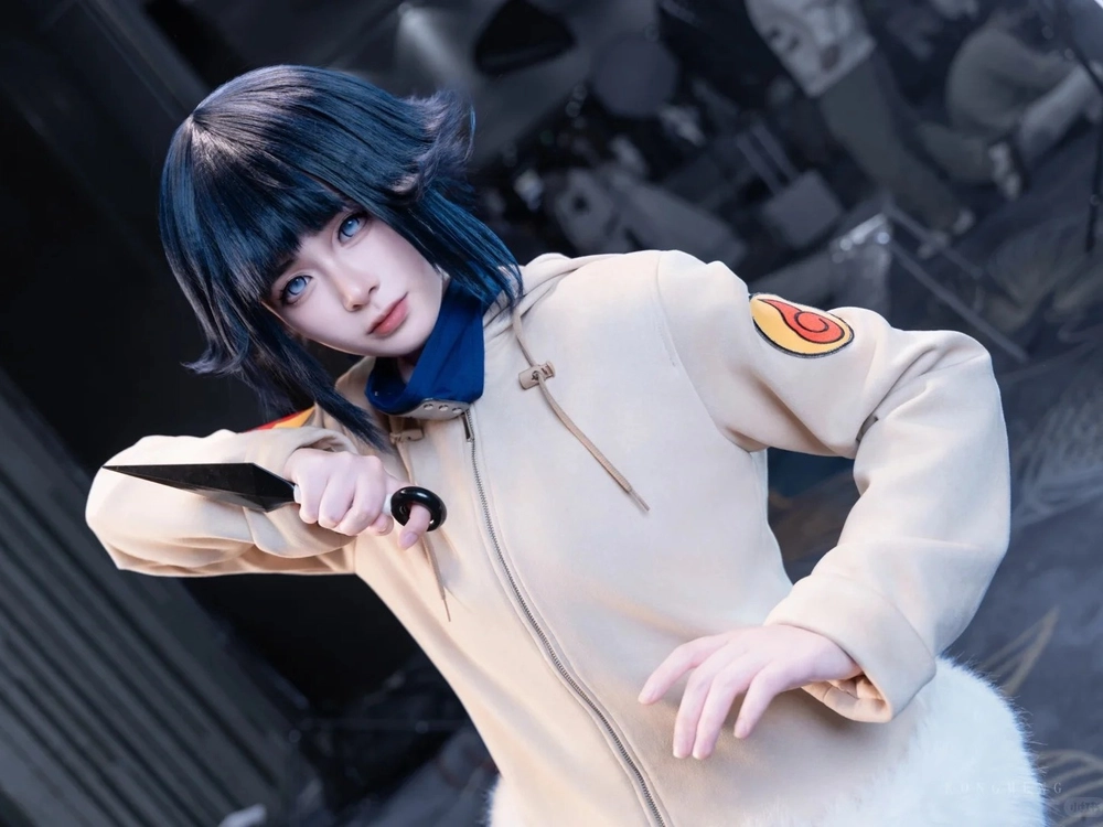 hinata hyuga cosplay girl tạo dáng