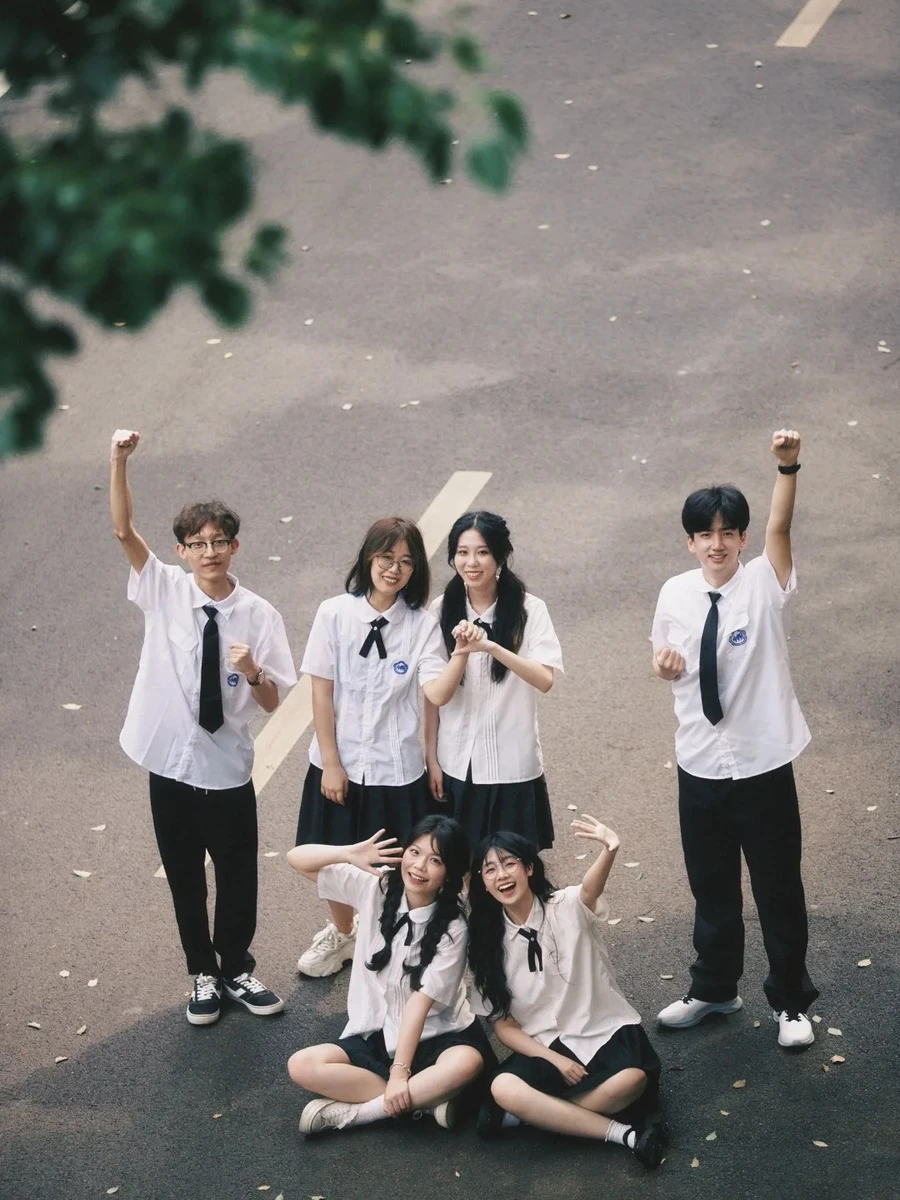 cosplay học sinh 11