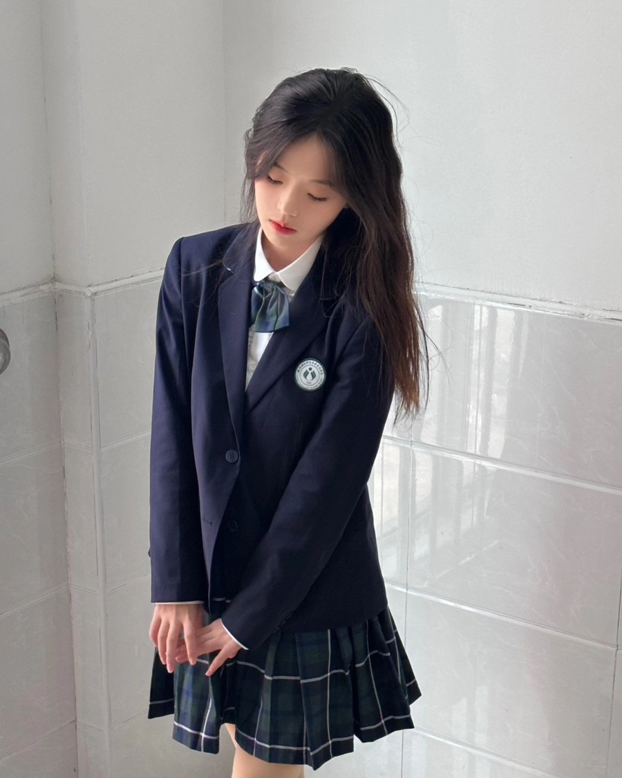 ảnh cosplay học sinh tóc đen