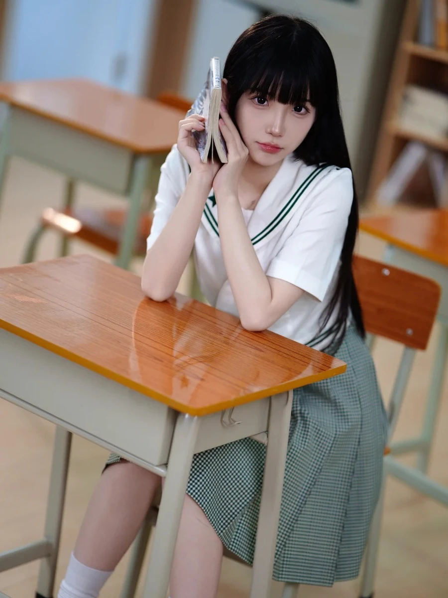 cosplay học sinh 8
