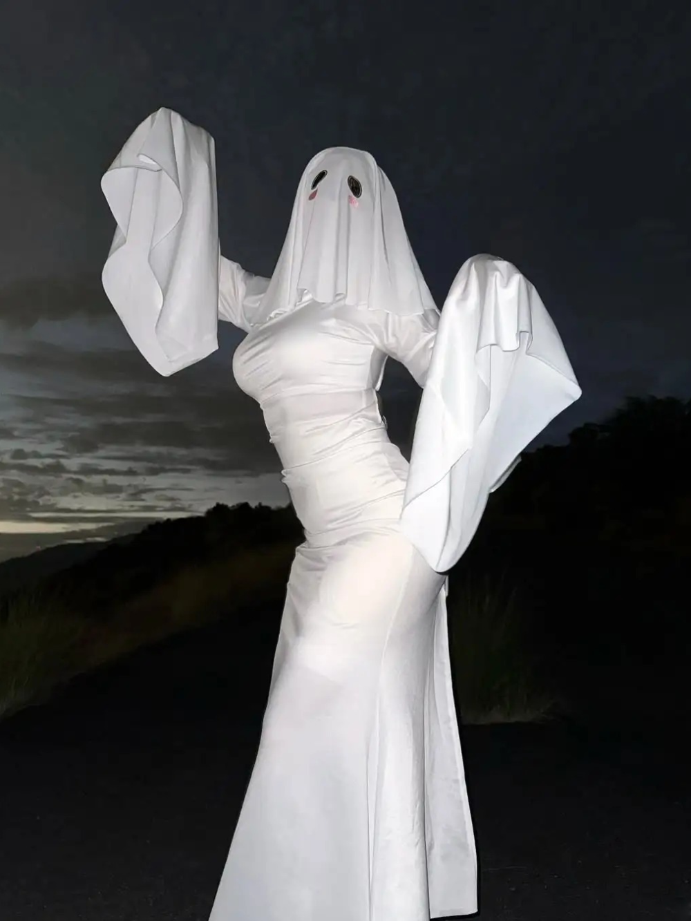 cosplay ma nữ to tròn