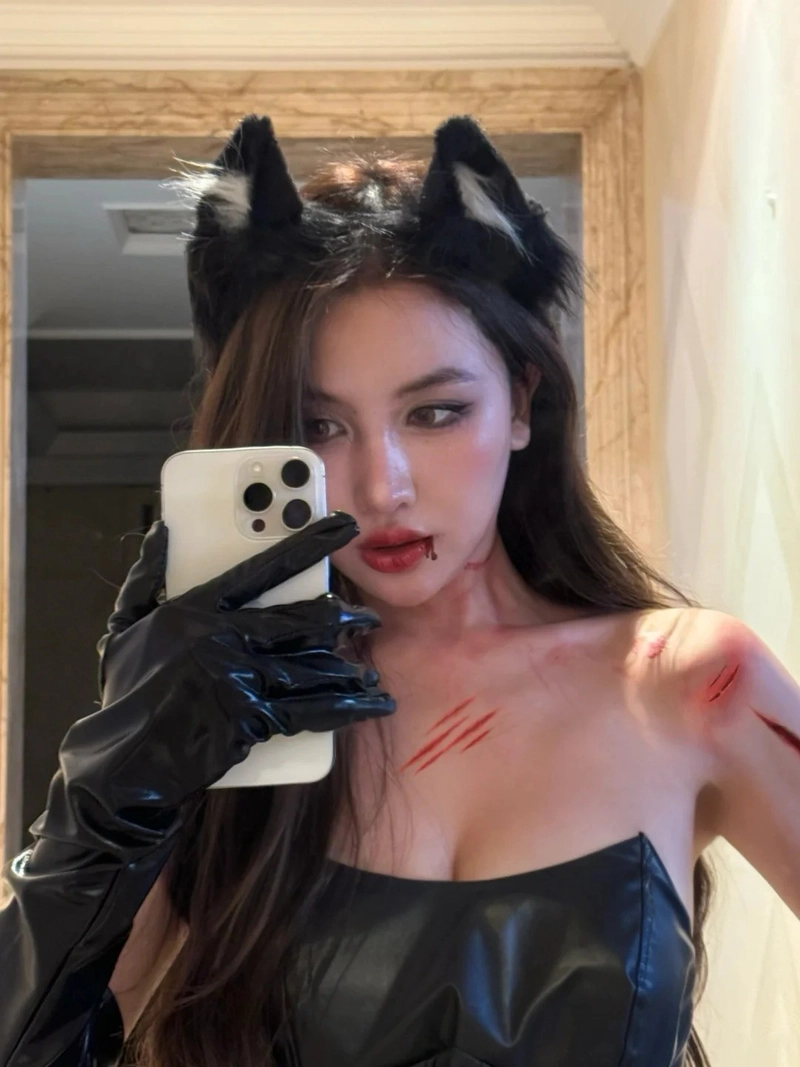 cosplay mèo có đuôi 4