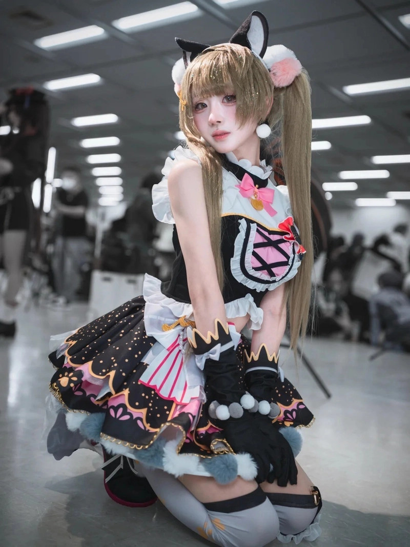 cosplay mèo có đuôi