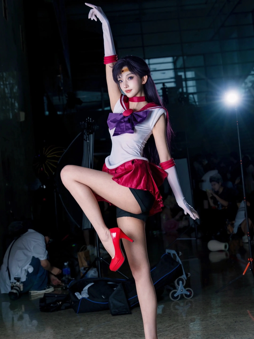 hình cosplay Sailor Moon ngoài phố