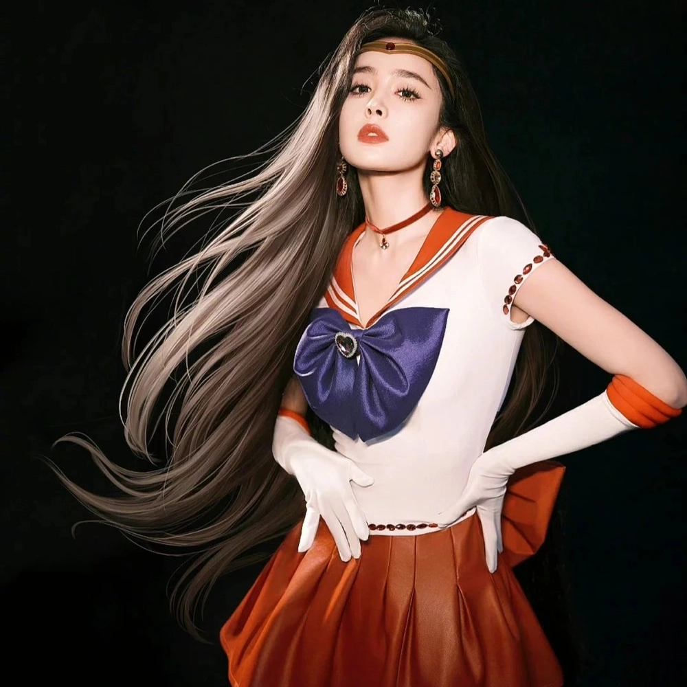 hình cosplay Sailor Moon phong cách hiện đại