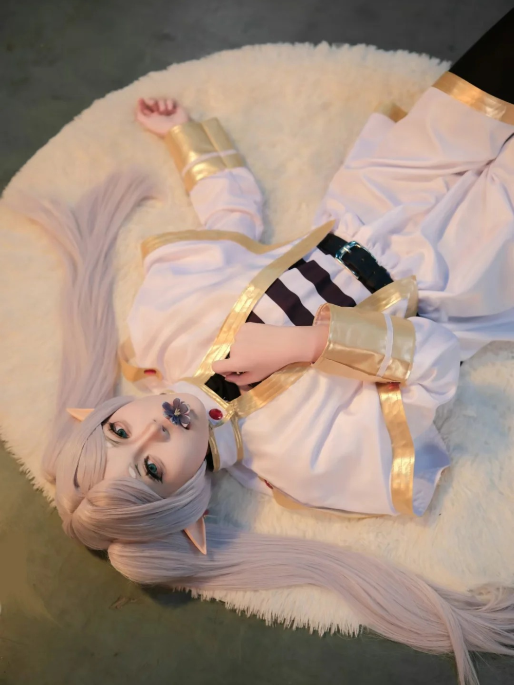 cosplay frieren trong anime sousou no frieren