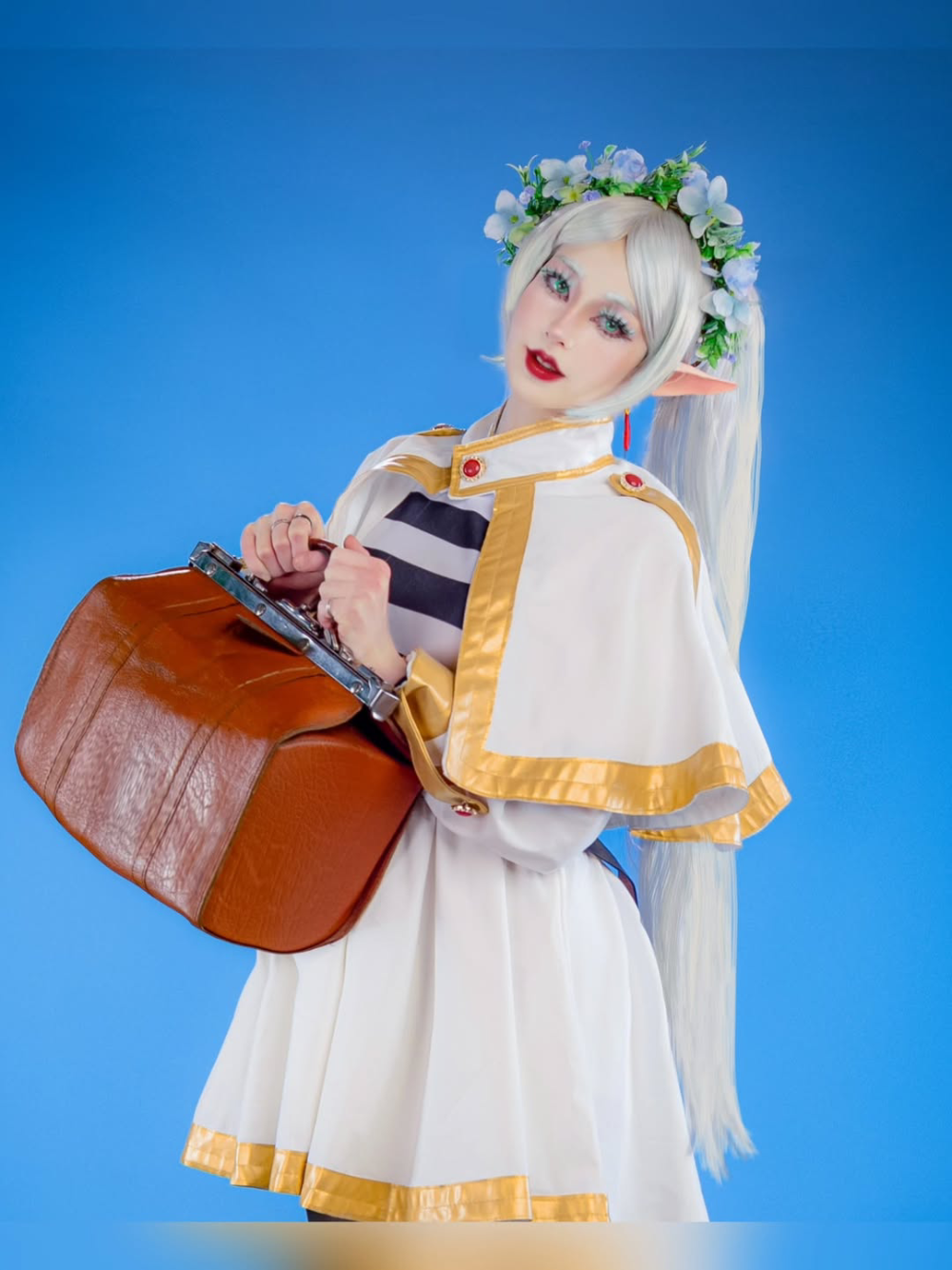 hình ảnh cosplay frieren anime nhân vật
