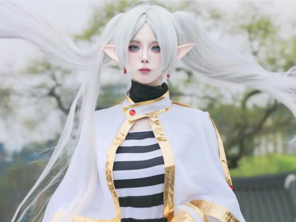 ảnh cosplay của frieren từ anime