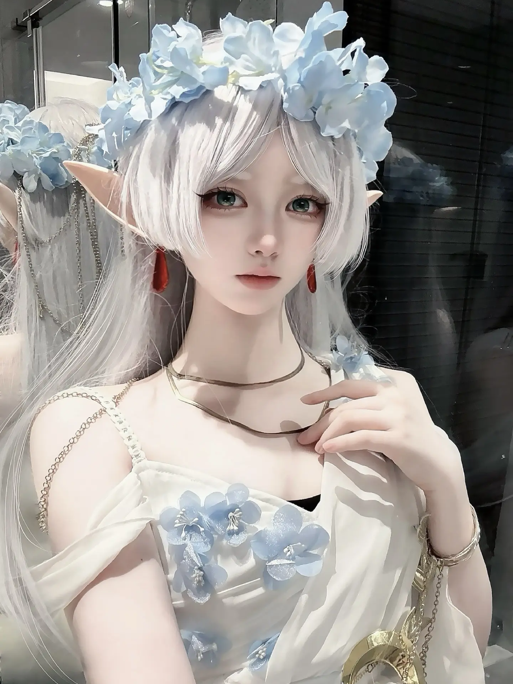 hình cosplay nhân vật frieren dễ thương