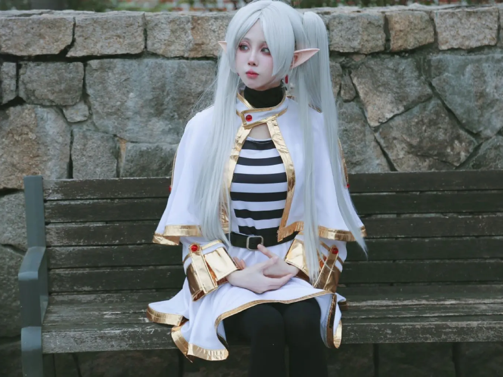 hình ảnh cosplay frieren nổi bật