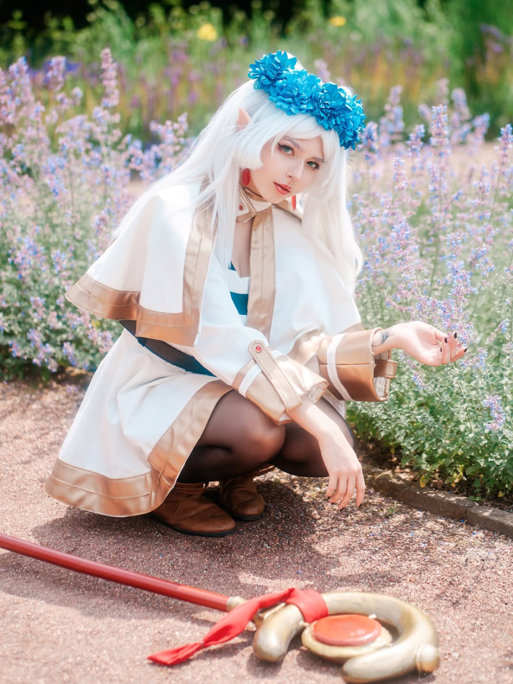 ảnh cosplay của nhân vật frieren