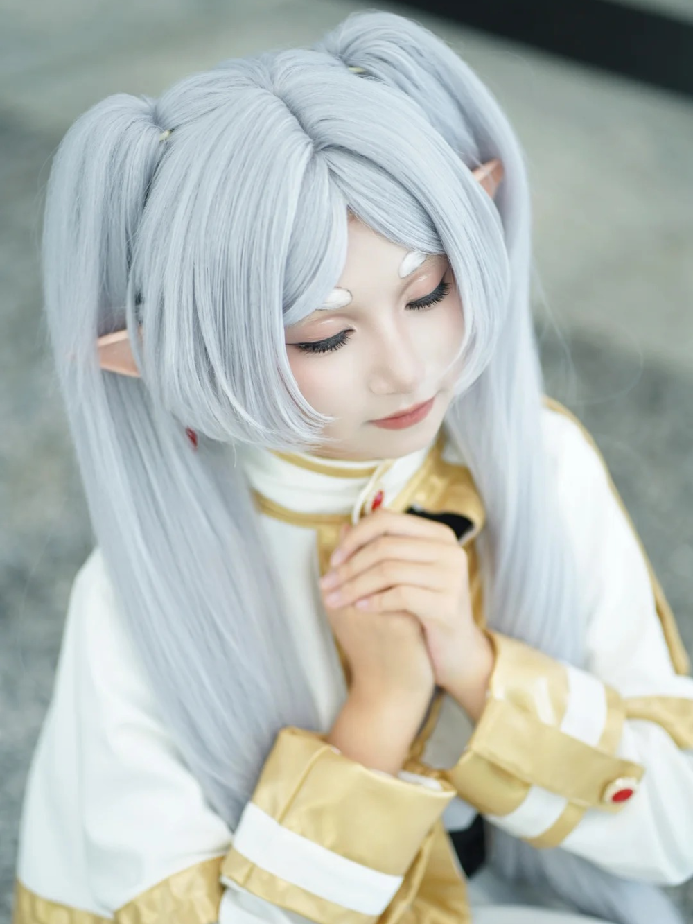 sousou no frieren cosplay tạo dáng đẹp 