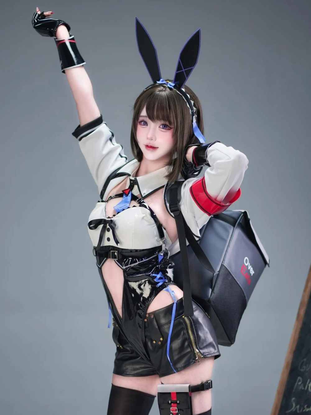 gái cosplay thỏ