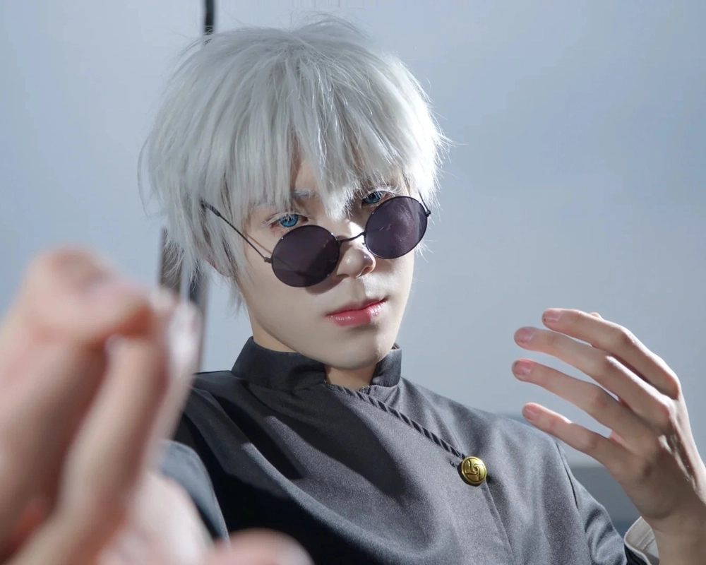 cosplay gojo satoru với thần thái