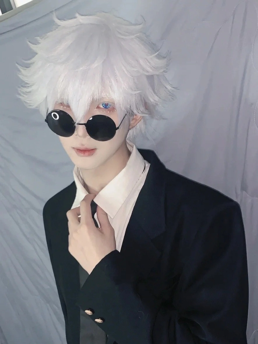 cosplay gojo satoru từ anime jujutsu kaisen