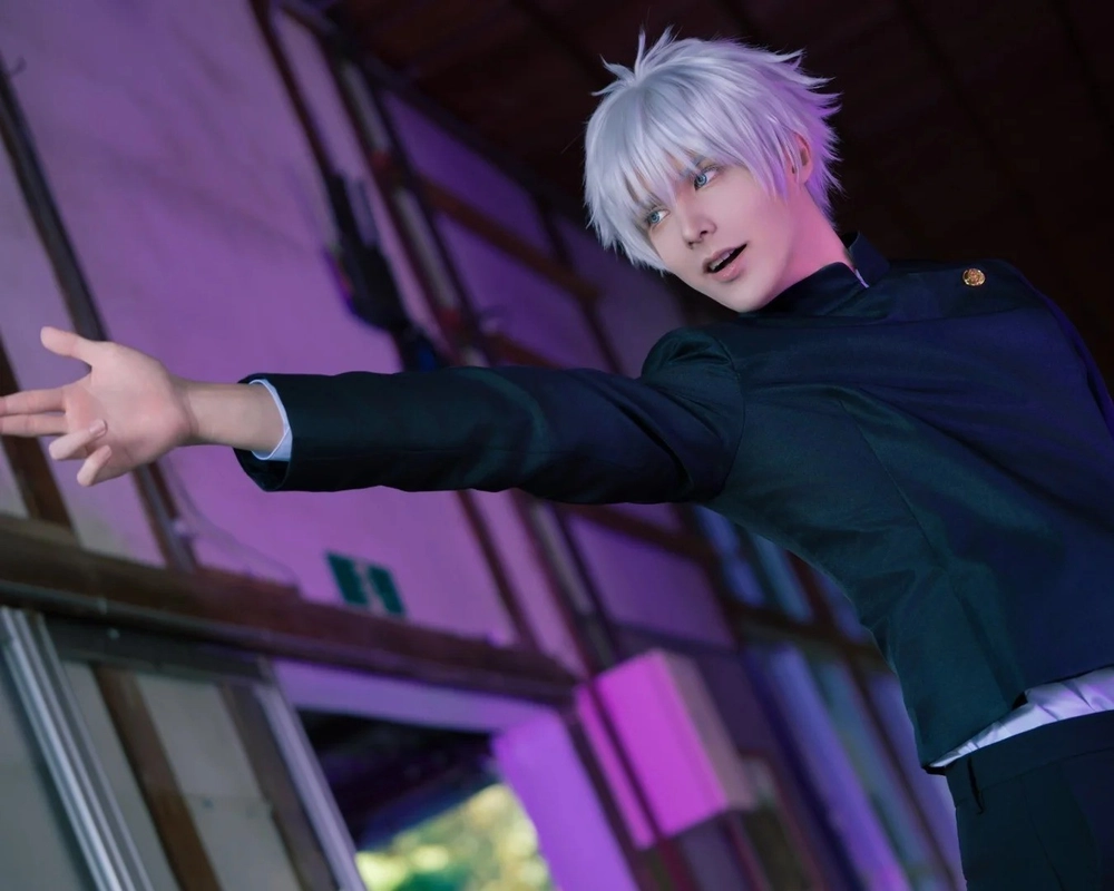 hình ảnh gojo cosplay với biểu cảm đặc biệt