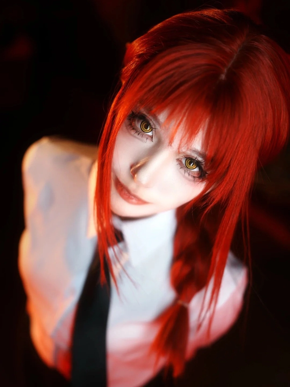 ảnh cosplay makima tạo dáng chuyên nghiệp