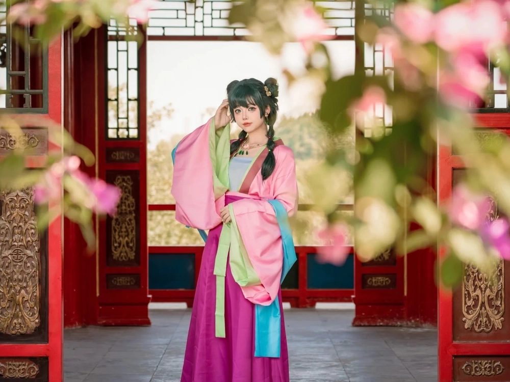 Maomao cosplay thần thái anime