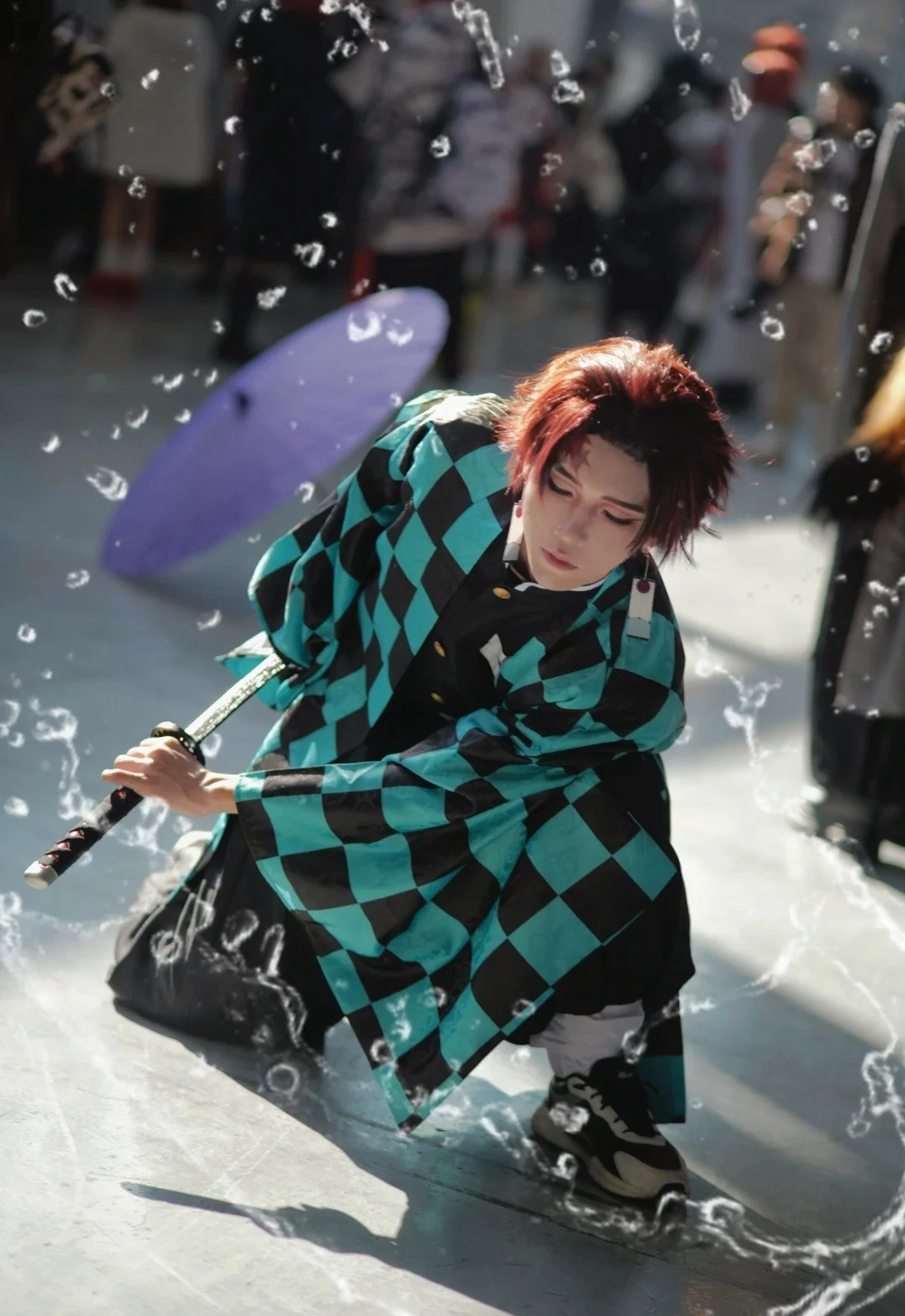 tanjiro cosplay mang kiếm nichirin 