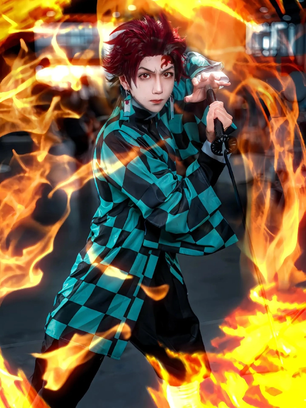 tanjiro cosplay ngầu kiếm nhật 
