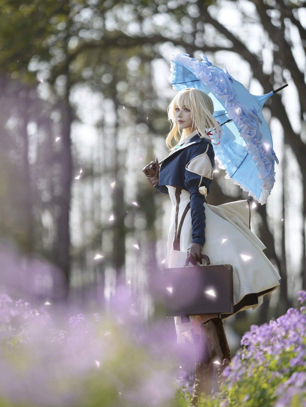 violet evergarden mặc cosplay anime