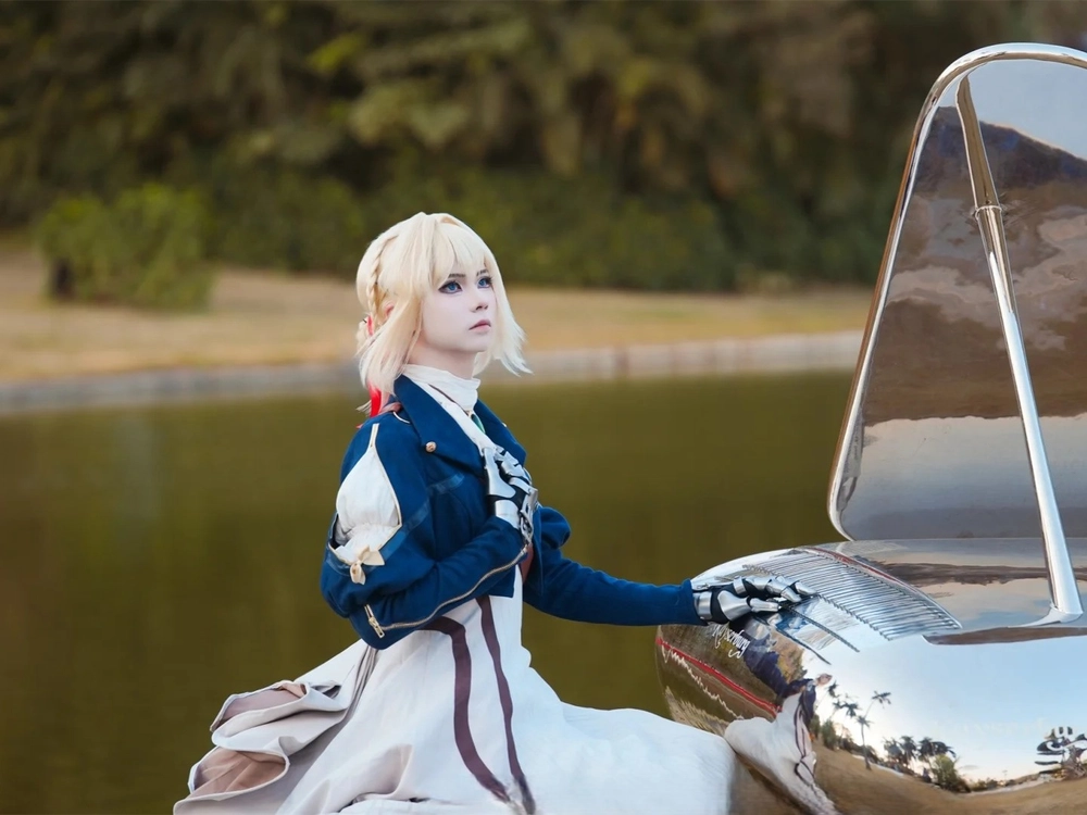 hình violet evergarden với khung cảnh mùa thu