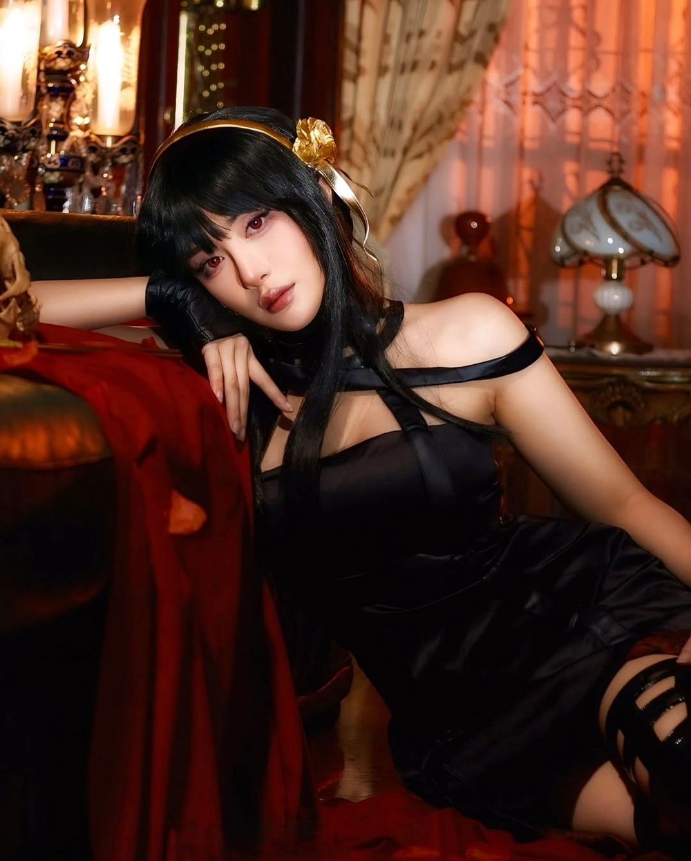 ảnh cosplay yor forger lộng lẫy