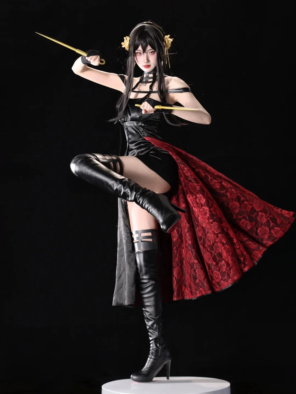 cosplay yor forger cực kỳ hấp dẫn