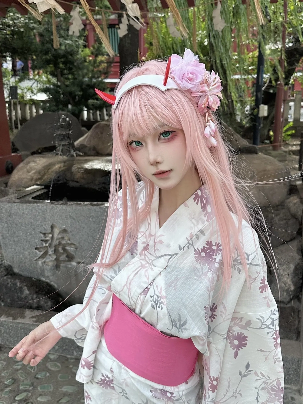 hình cosplay nhân vật zero two