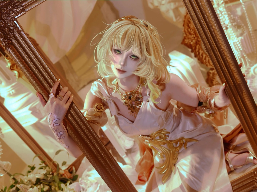 hình aglaea cosplay hsr