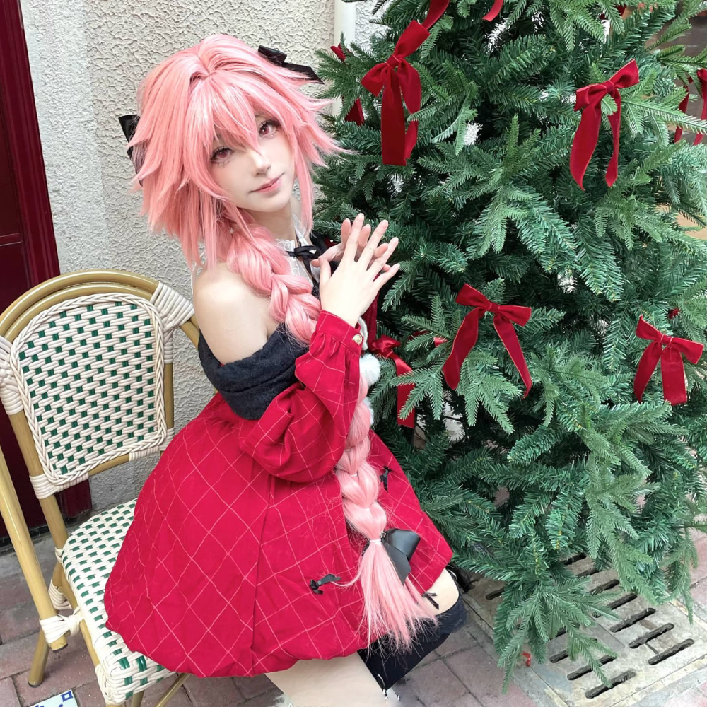 ảnh Astolfo cosplay phong cách nữ tính