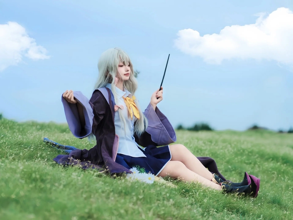 Elaina anime cosplay girl